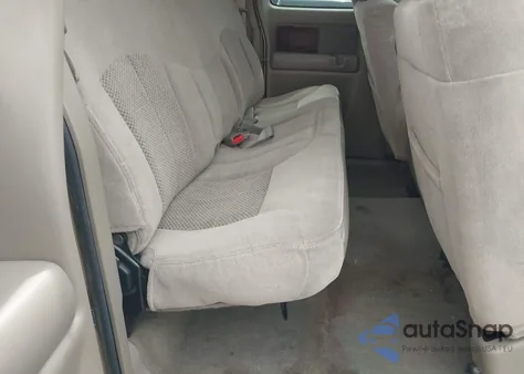 2001 Chevrolet Silverado 1500 Ls z USA, uszkodzony, nr VIN 1GCEK19T11E147841